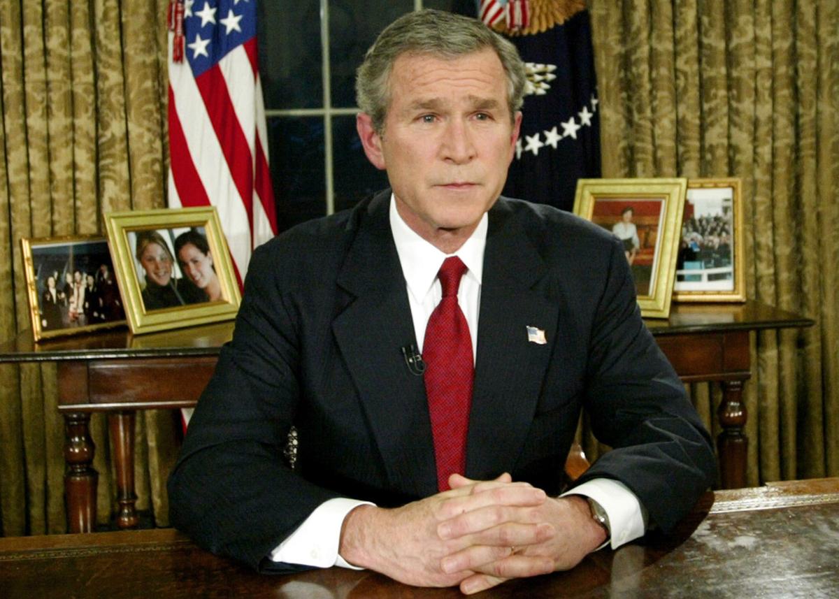 President Bush declaring war on Iraq in 2003. [1200 x 857] : r/HumanPorn
