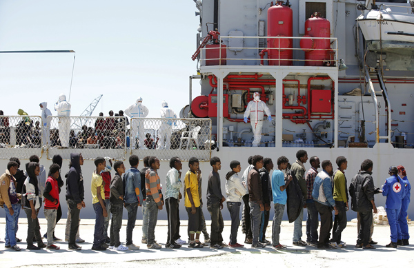http://cdn.theatlantic.com/assets/media/img/photo/2015/05/the-mediterranean-migrant-crisis-ri/m05_RTX1BHZF/main_600.jpg