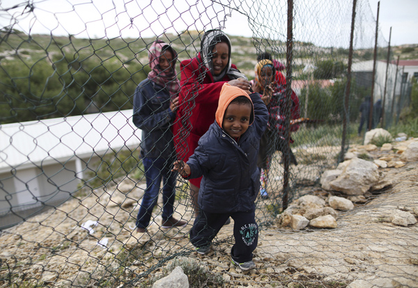 http://cdn.theatlantic.com/assets/media/img/photo/2015/05/the-mediterranean-migrant-crisis-ri/m08_RTR4Q826/main_600.jpg