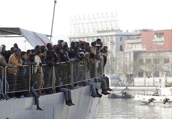 http://cdn.theatlantic.com/assets/media/img/photo/2015/05/the-mediterranean-migrant-crisis-ri/m29_AP136844159792_25/main_600.jpg