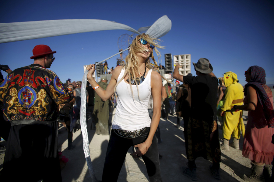   Lauren Gilligan dances at the Robot Heart during the morning hours of September 1, 2015. # Jim Urquhart / Reuters