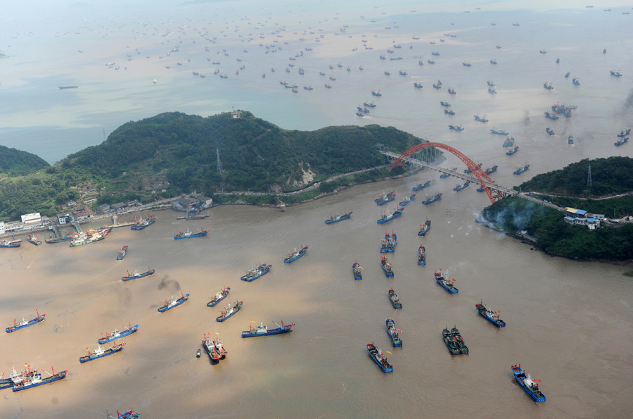 Boats set out from a port as the seasonal fishing ban ends in Ningbo, Zhejiang Province, on September 16, 2015