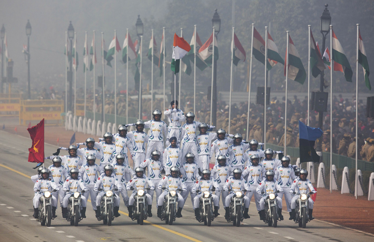 当地时间2016年1月26日，印度第67届共和国日阅兵式在雾霾中如期举行。