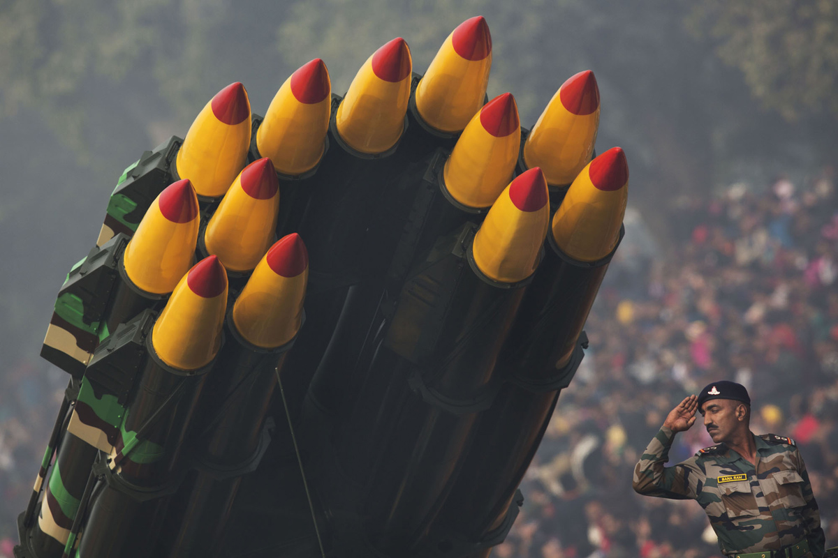 2016共和国日阅兵式上的印国产“皮那卡”（Pinaka）214毫米12管火箭炮