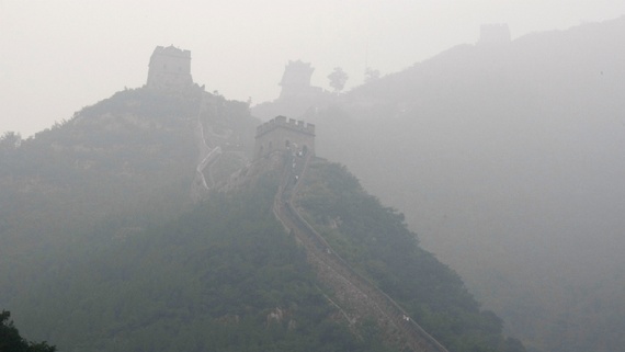 Tourists walk along the Great Wall on a hazy day in Juyongguan, as the opening day of the Beijing 2008 Olympic Games approaches, August 4, 2008. REUTERS/Stefano Rellandini