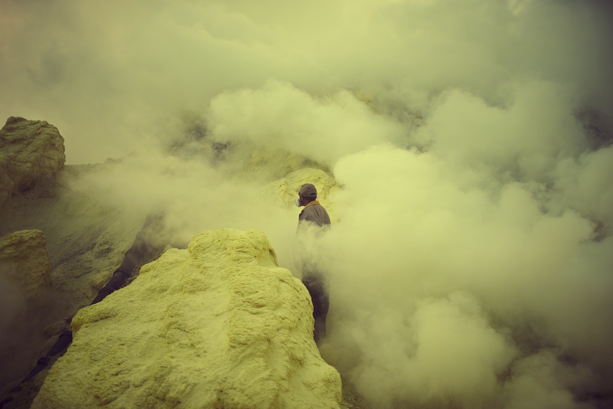 Photos Inside Indonesias Ijen Volcano The Atlantic