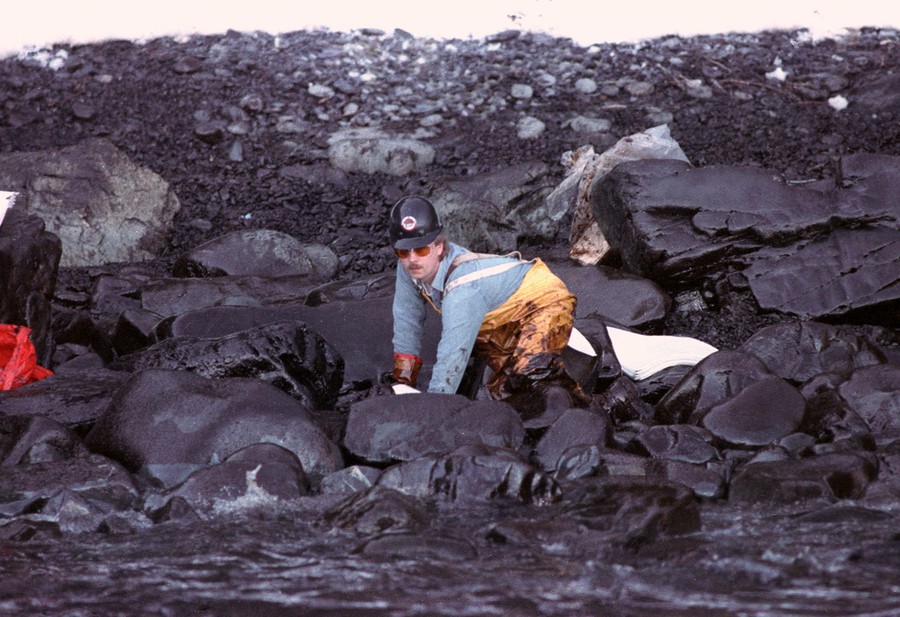 Remembering The Exxon Valdez Oil Spill The Atlantic