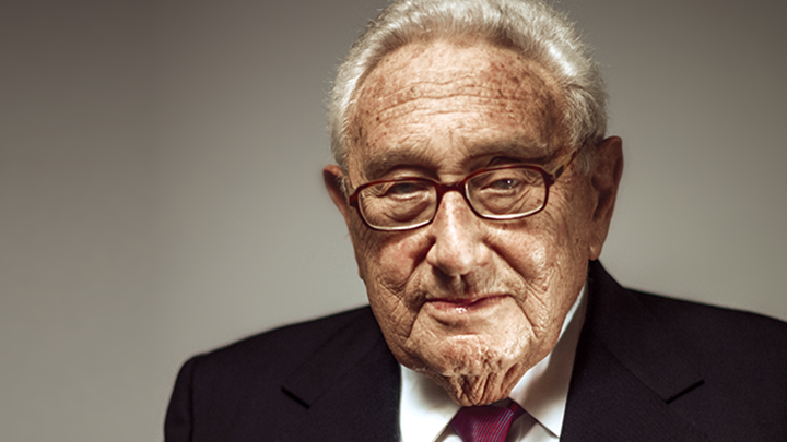 Il 99-anni 175 cm alto Henry Kissinger nel 2022