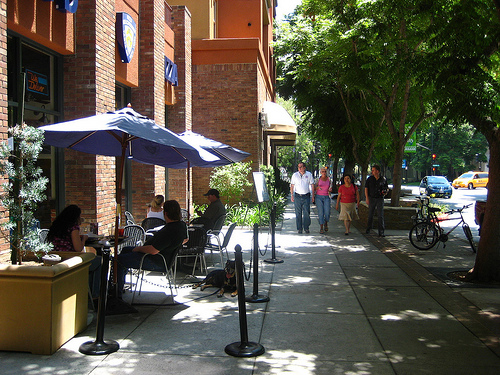 walkable neighborhood, Burbank, CA (by: La Citta Vita, creative commons license)