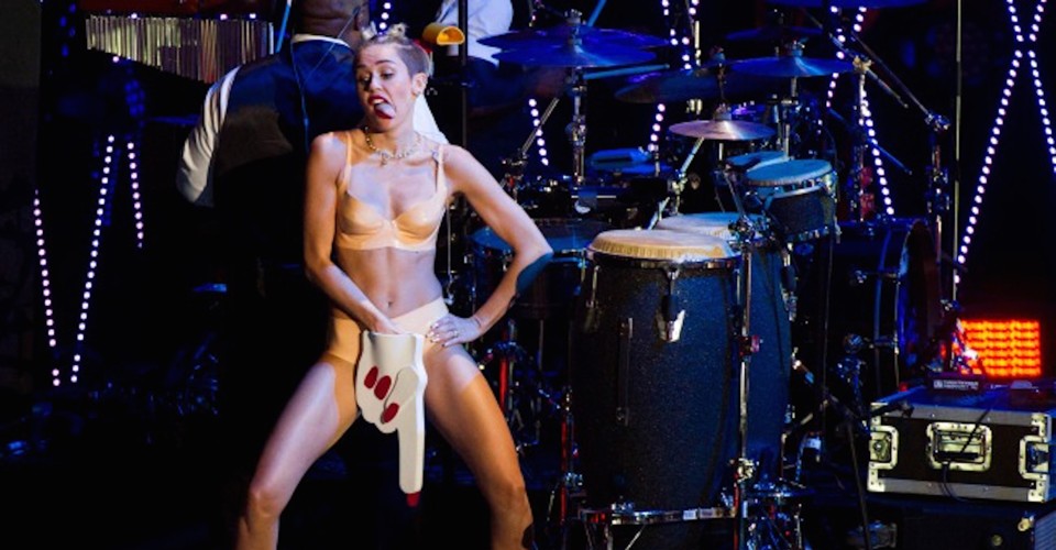 Sexualization Miley Cyrus - Was Miley Cyrus's VMA Performance a Failed 'Blurred Lines ...