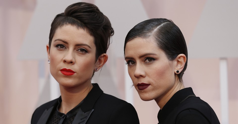 Review Tegan And Sara S Album Love You To Death Tinkers