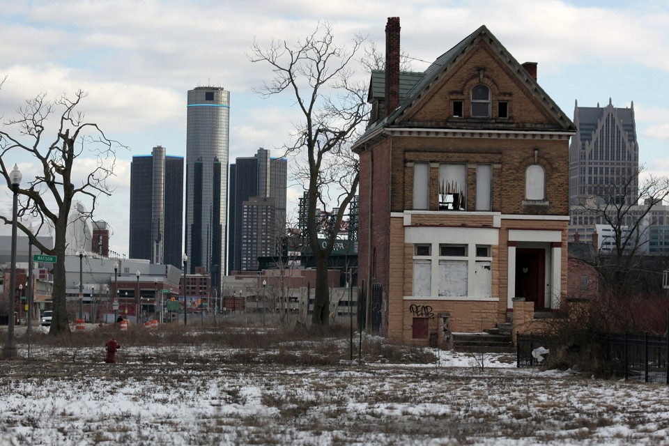 Transportation news: A vacant house in Detroit's Brush Park neighborhood
