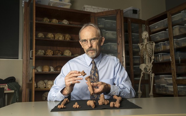 John Kappelman with 3D printouts of Lucy’s skeleton