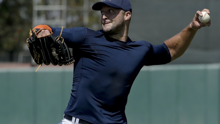 Tim Tebow throws a ball.