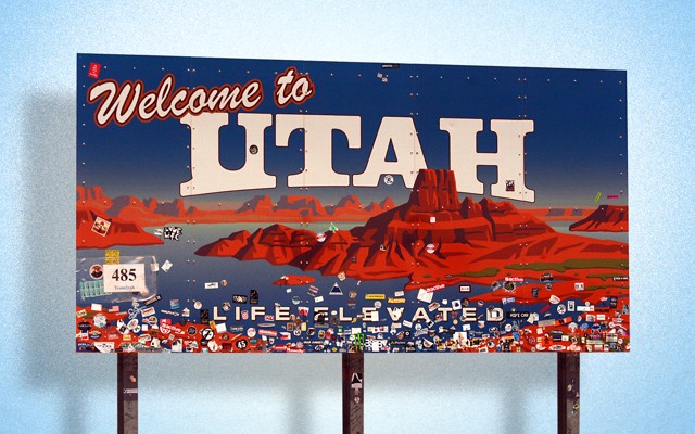 A sign welcomes visitors to the state of Utah.