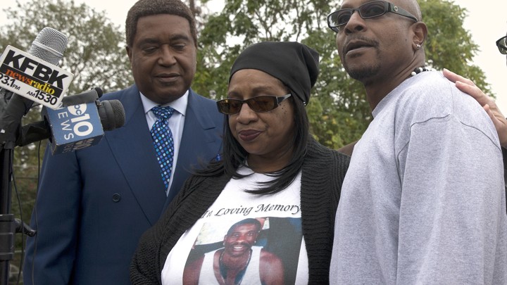 Robert Mann, right, the brother of Joseph Mann, who was killed by Sacramento Police in July, discusses the shooting of his brother during a news conference Monday, Oct. 3, 2016, in Sacramento, California.