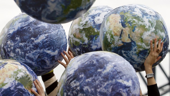 People hold up inflatable world globes during World Environment Day celebrations in central Sydney June 5, 2009.