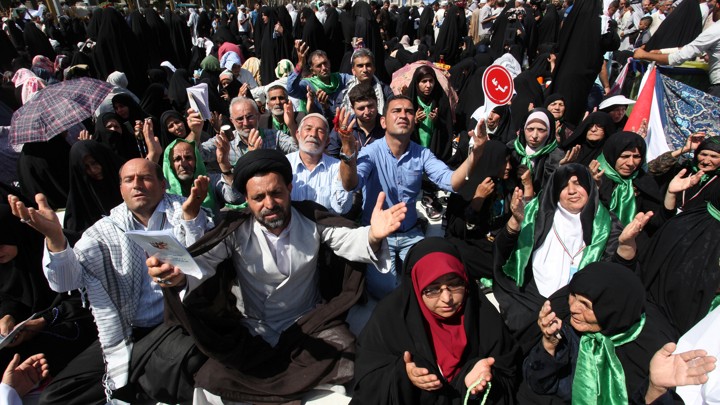 Iranian pilgrims pray as they gather outside the Imam Hussein and Imam Abbas shrines in Kerbala, southwest of Baghdad, September 11, 2016.