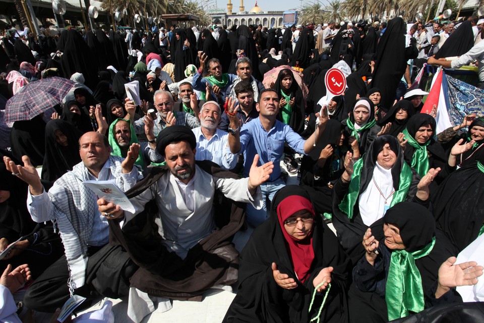 Iranian pilgrims pray as they gather outside the Imam Hussein and Imam Abbas shrines in Kerbala, southwest of Baghdad, September 11, 2016. 
