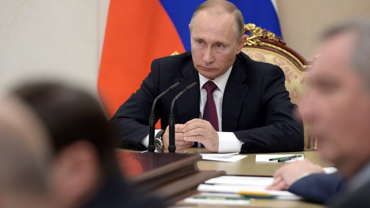 Russian President Vladimir Putin chairs a meeting with members of the government at the Kremlin in Moscow, Russia, September 19, 2016.