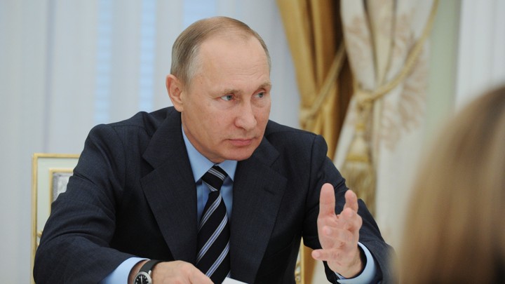 Russian President Vladimir Putin attends a meeting with members of the Central Election Commission at the Kremlin in Moscow, Russia, September 23, 2016.