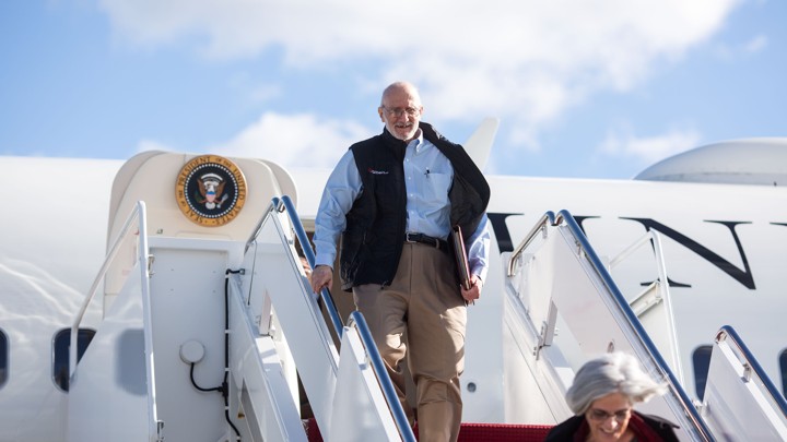 Alan Gross arrives at Joint Base Andrews, Maryland, on December 17, 2014.