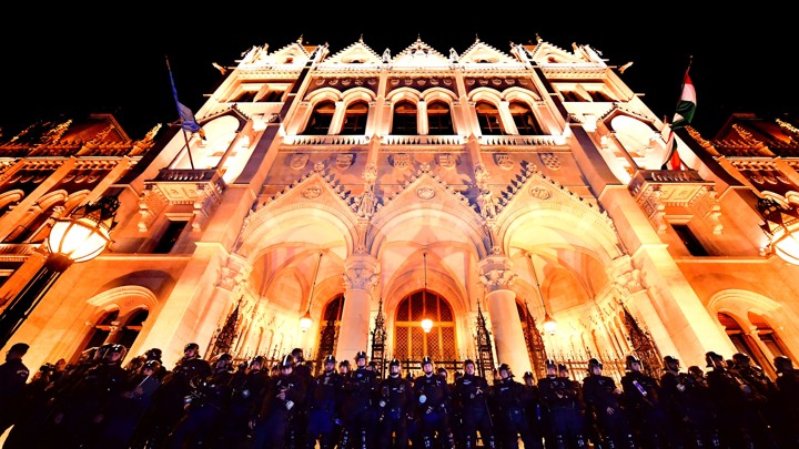 Members of riot police stand guard in front of the parliament building in Budapest on April 12, 2017, during an anti-government demonstration against Hungarian Prime Minister Viktor Orban and his policy.