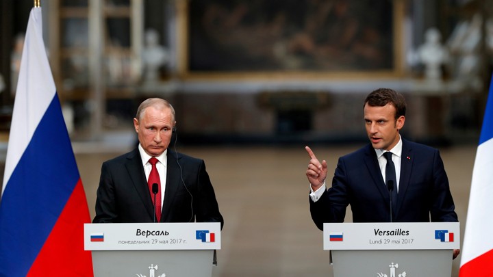 French President Emmanuel Macron and Russian President Vladimir Putin give a joint press conference at the Chateau de Versailles on May 29, 2017.
