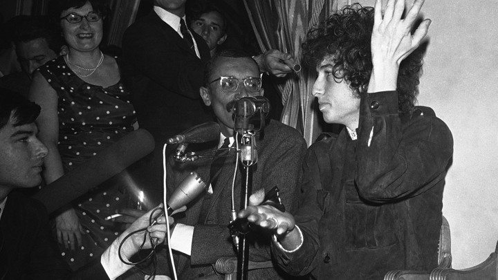 Bob Dylan gives a press conference in 1966.