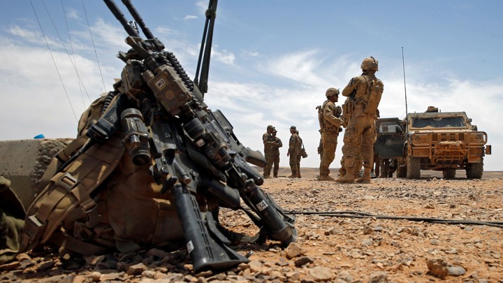 U.S. soldiers participate in a military exercise at the Jordan-Saudi border, south of Amman, on May 17, 2017.