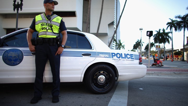 how much money does a police officer make in miami