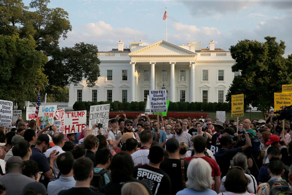 People gather for a vigil in response to the death of a counter-demonstrator at the "Unite the Right" rally in Charlottesville outside the White House on August 13, 2017.