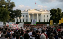 People gather for a vigil in response to the death of a counter-demonstrator at the "Unite the Right" rally in Charlottesville outside the White House on August 13, 2017.