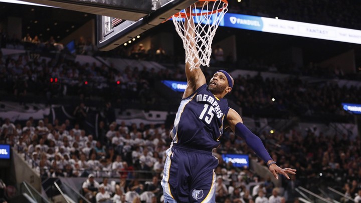 Memphis Grizzlies shooting guard Vince Carter dunks the ball