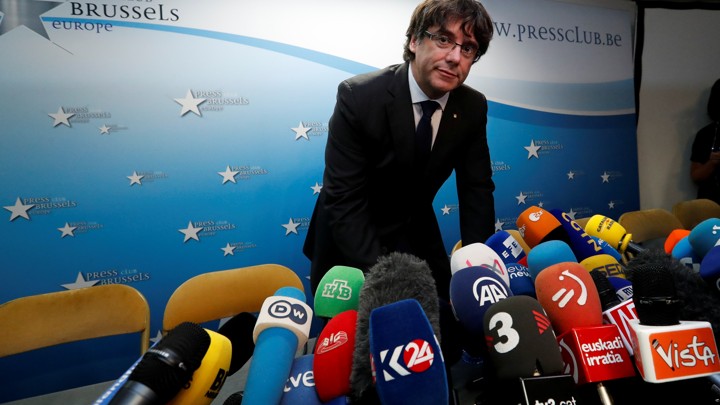 Deposed Catalan leader Carles Puigdemont arrives for a news conference in Brussels, Belgium on October 31, 2017.