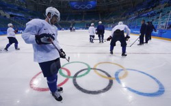 Members of the U.S. men's ice hockey team team train.