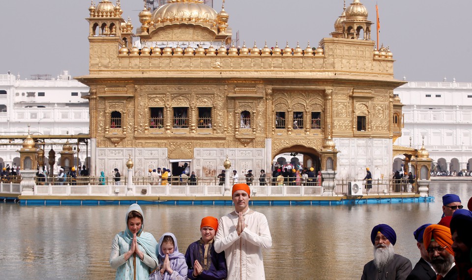 The Trudeaus pose outside the Golden Temple 