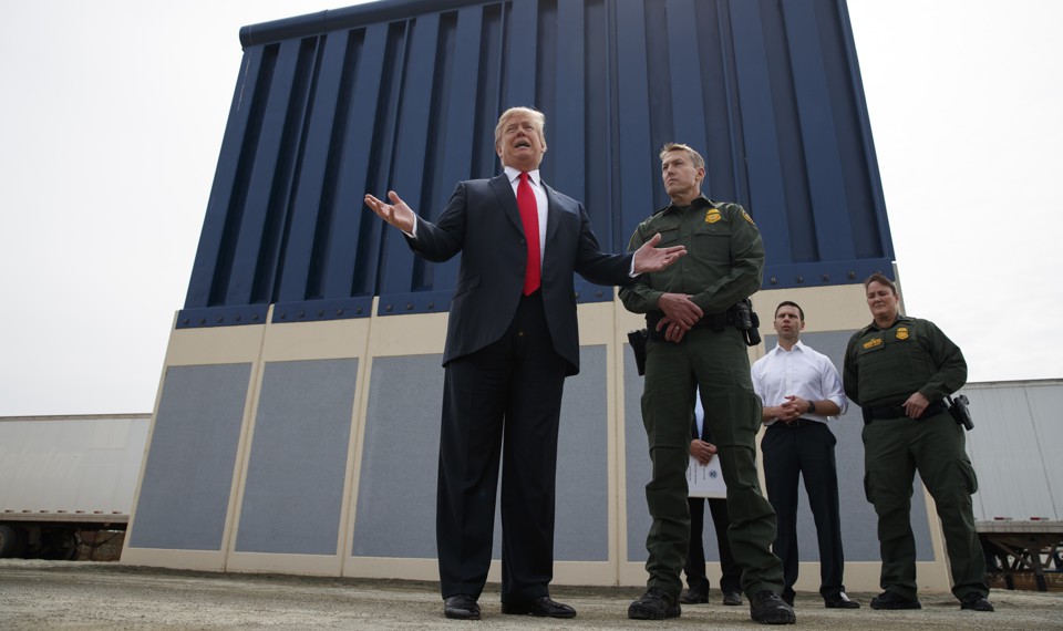 Trump reviews border wall prototypes 