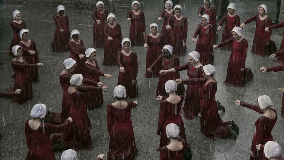 RÃ©sultat de recherche d'images pour "the handmaid's tale women"