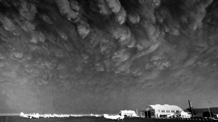 Dark clouds of ash hang over Ephrata, Washington, on May 18, 1980.