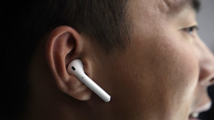 man swallows apple airpod