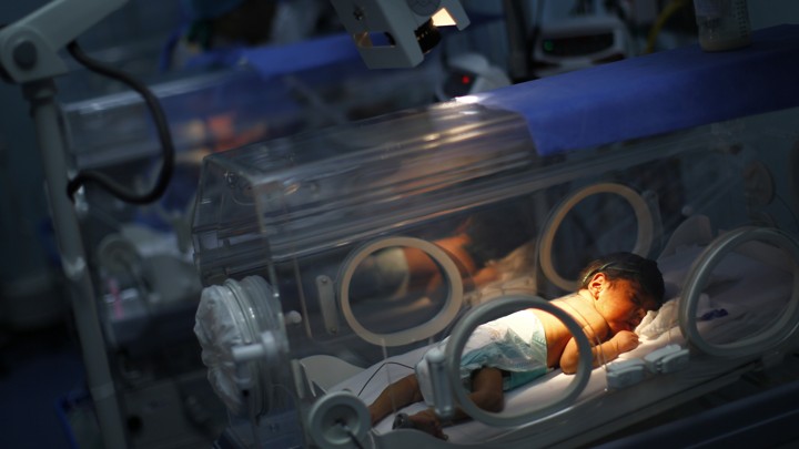 Baby sleeping in an incubator
