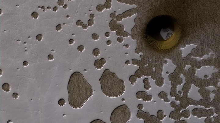 Ice melts during summer in Mars's southern hemisphere