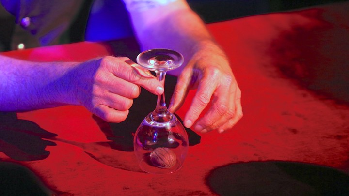 A magic trick is performed at the 2018 MAGICLive Convention