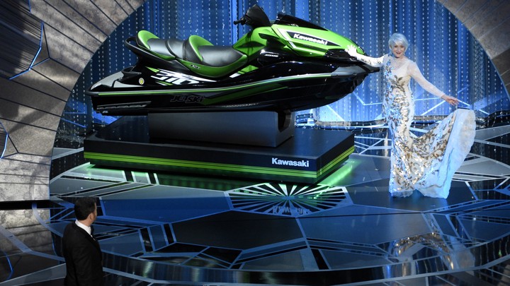 Helen Mirren poses with a jet ski at the 2018 Oscars ceremony