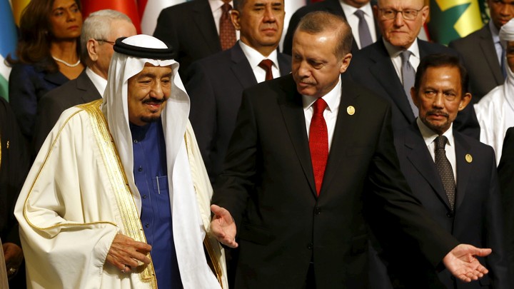 Turkish President ErdoÄŸan and Saudi King Salman meet in Istanbul in 2016.