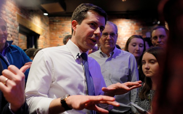 Pete Buttigieg speaks with a small cluster of people.
