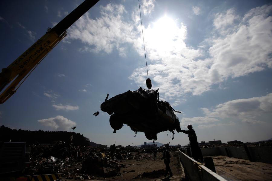 https://cdn.theatlantic.com/assets/media/img/photo/2011/04/japan-earthquake-one-month-later/j32_40117101/main_900.jpg?1420521707