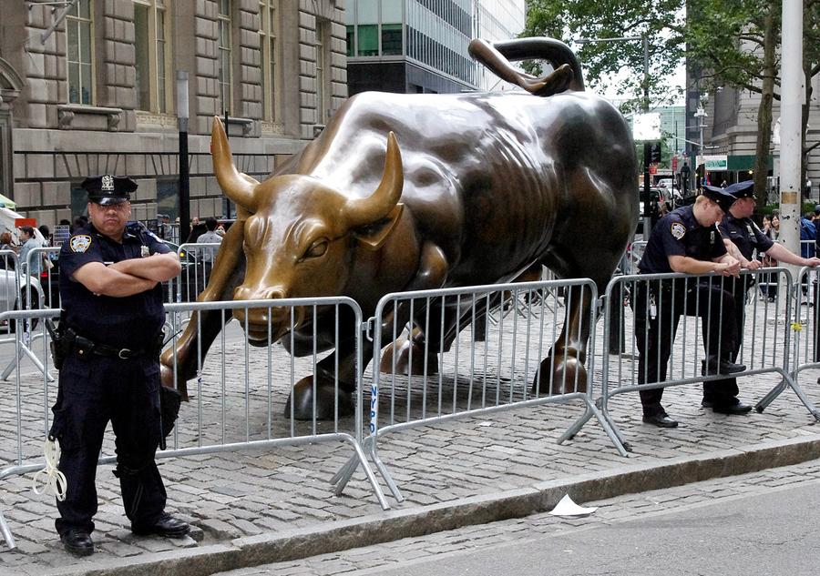 RÃ©sultat de recherche d'images pour "occupy wall street statue bull"