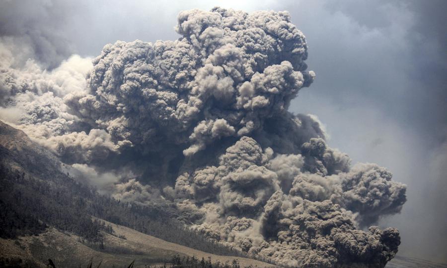  Kelud and Sinabung Indonesia s Two Erupting Volcanoes 